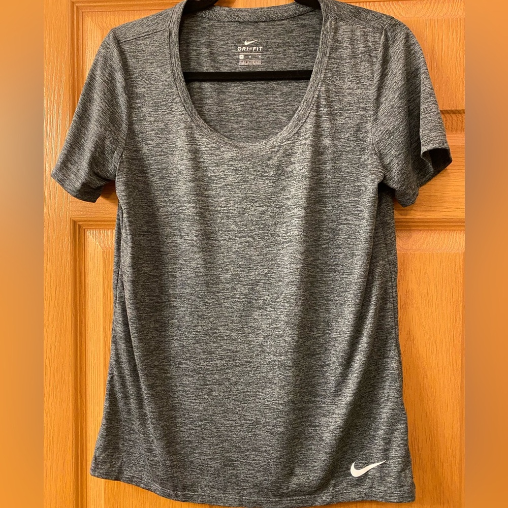 Nike Women's Gray Short Sleeve Tee